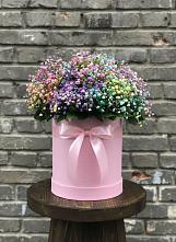 Цветочная композиция из Гипсофила и Розы в шляпной коробке в Батуринской