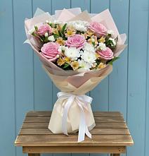 Букет цветов из:  Гвоздики, Орхидеи и Розы в Батуринской