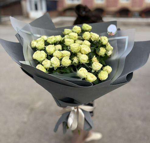 Букет Белые кустовые розы Солинеро в Батуринской