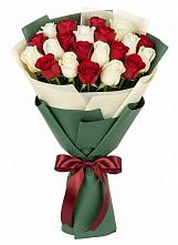 Букет Микс из красных и белых роз в Батуринской