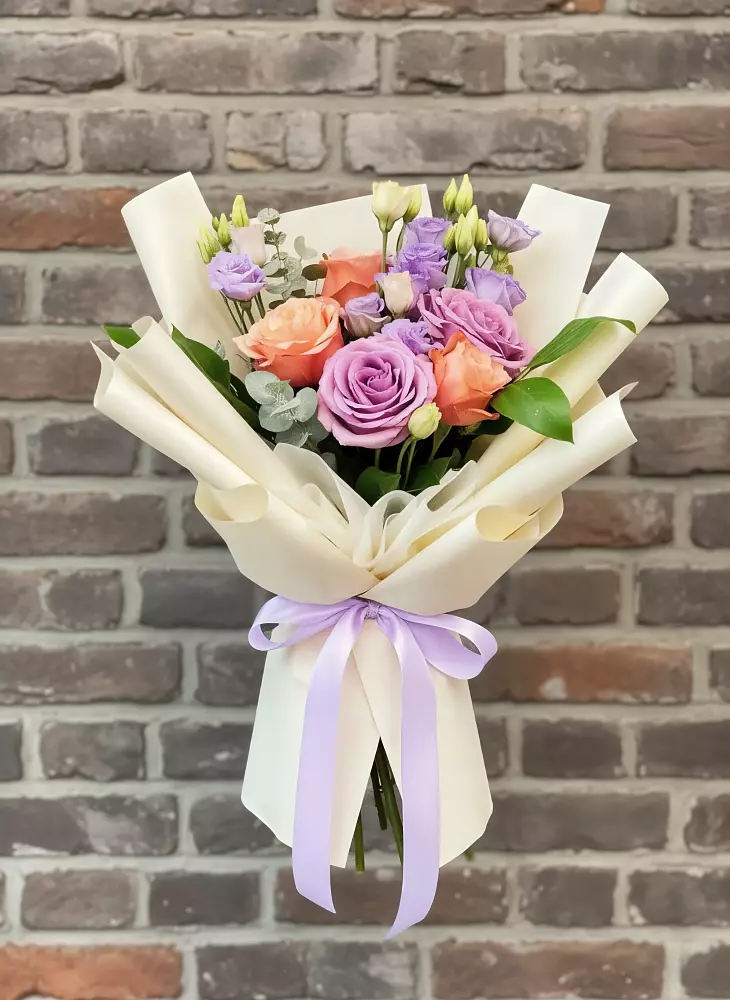 Букет цветов из: Лизиантусы и Розы в Батуринской