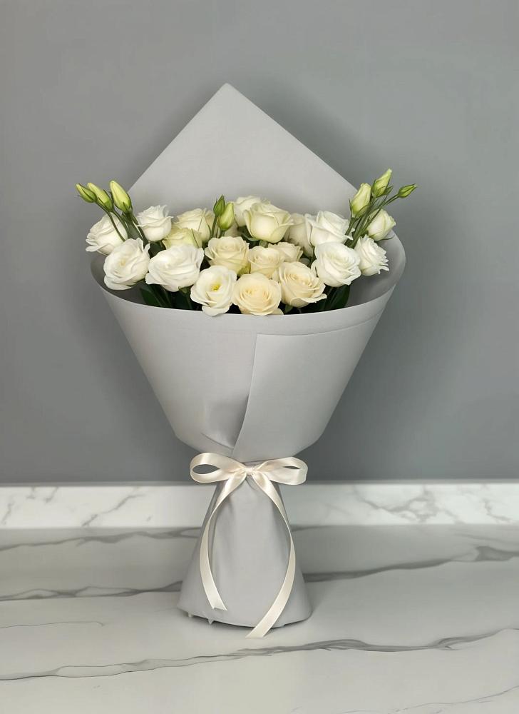 Букет цветов из: Розы и Лизиантусы в Батуринской