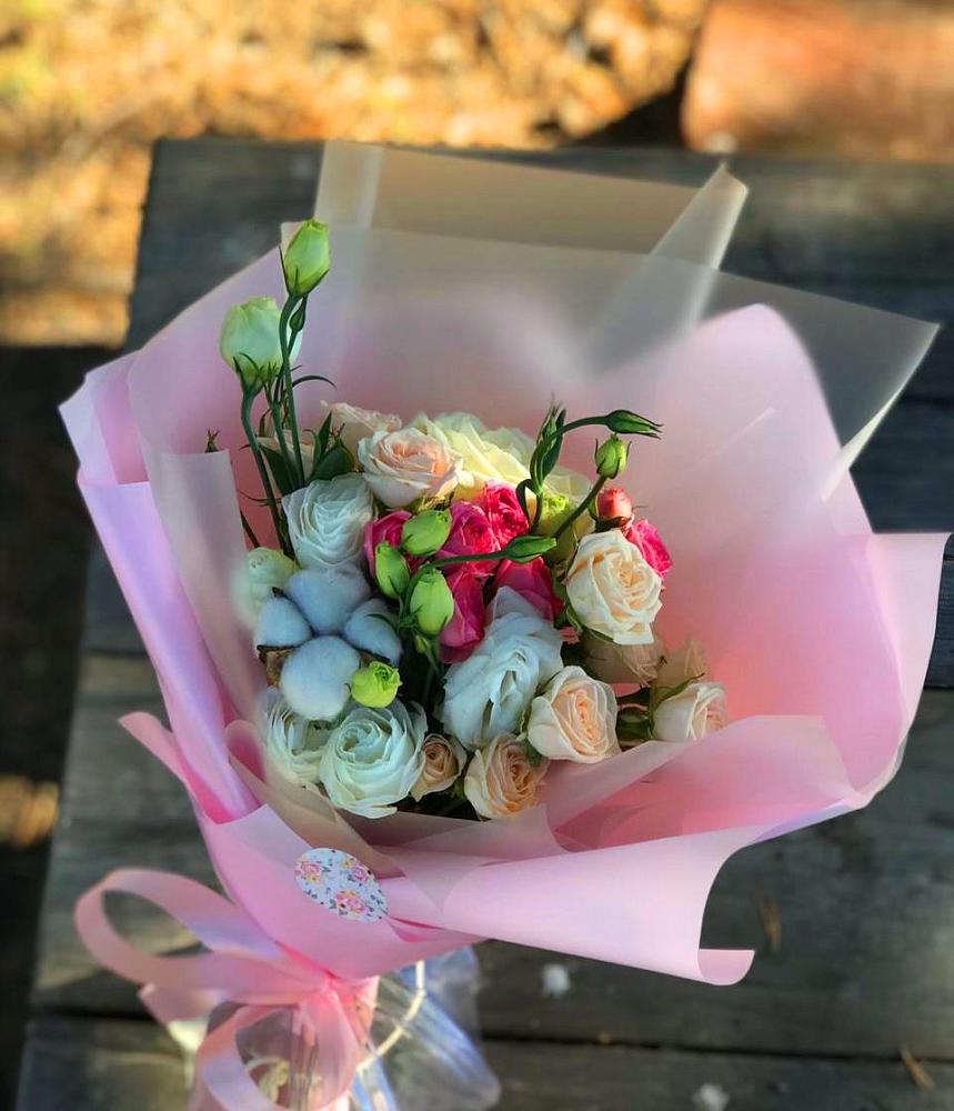 Букет цветов из: Розы и Лизиантусы в Батуринской