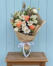 Букет цветов из:  Альстромерии, Лизиантусы, Розы и Хризантемы в Батуринской