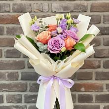 Букет цветов из:  Лизиантусы и Розы в Батуринской