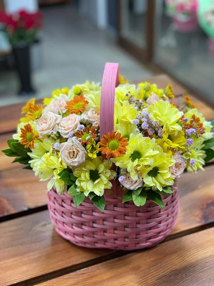 Цветочная композиция из Хризантемы и Розы в корзине в Батуринской